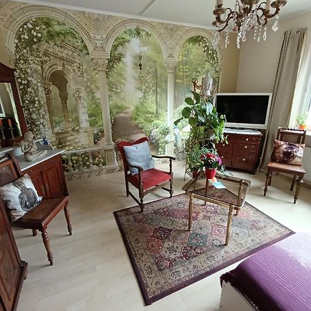 Weltoffenes Privates Gaestezimmer Bei Lgbtq Freundlichen Gastgeber Der Mit In Der Wohnung Lebt Berlin Extérieur photo