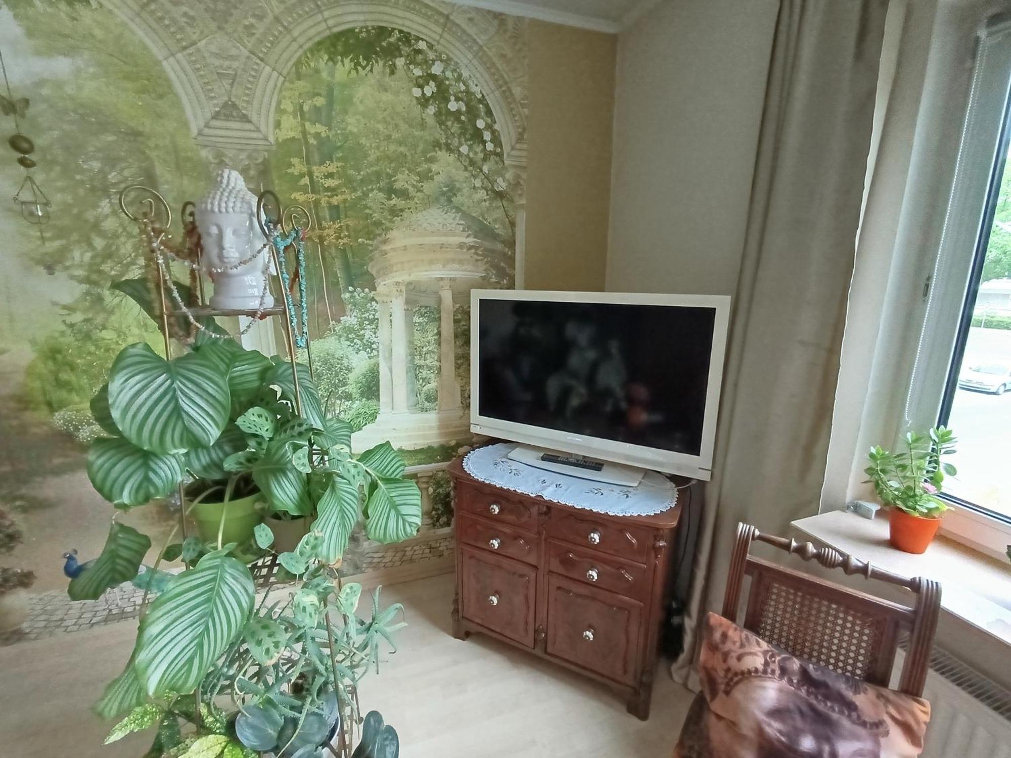 Weltoffenes Privates Gaestezimmer Bei Lgbtq Freundlichen Gastgeber Der Mit In Der Wohnung Lebt Berlin Extérieur photo